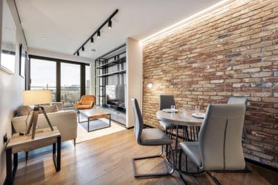 1105   The Stage Apartment  22 Hewett Street